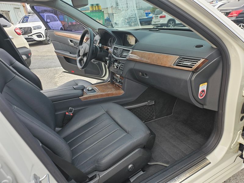 2012 Mercedes-Benz E-Class E300 Elegance photo 20