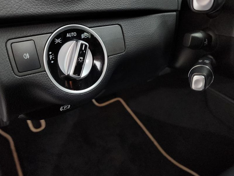 2013 Mercedes-Benz C-Class C200 CGI Avantgarde Style Package photo 18