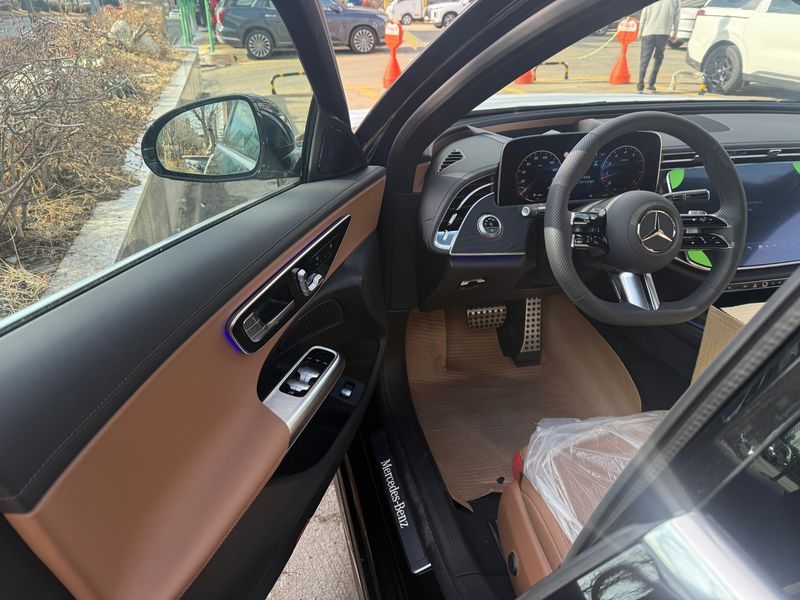 2026 Mercedes-Benz E-Class E200 AMG Line photo 8