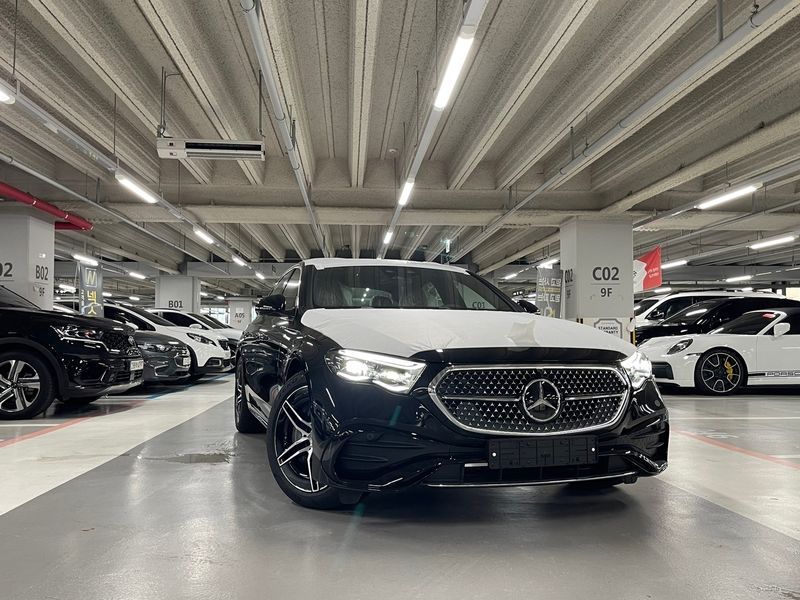 2026 Mercedes-Benz E-Class E300 4MATIC AMG Line photo 1