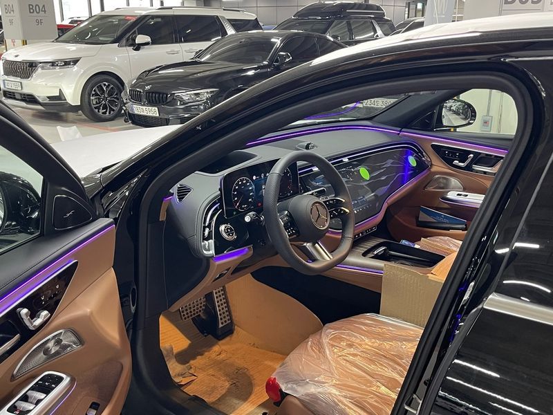 2026 Mercedes-Benz E-Class E300 4MATIC AMG Line photo 7