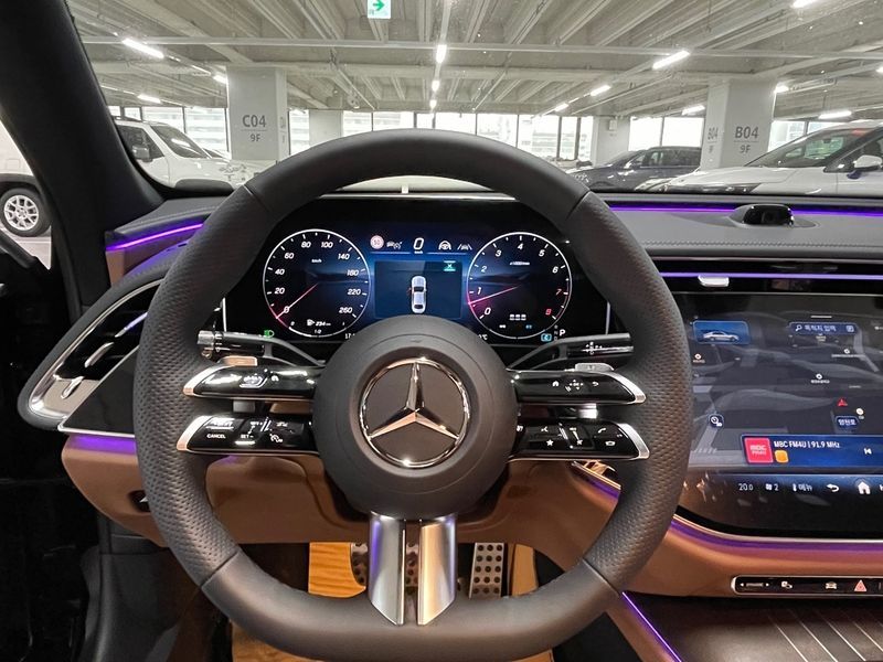 2026 Mercedes-Benz E-Class E300 4MATIC AMG Line photo 9