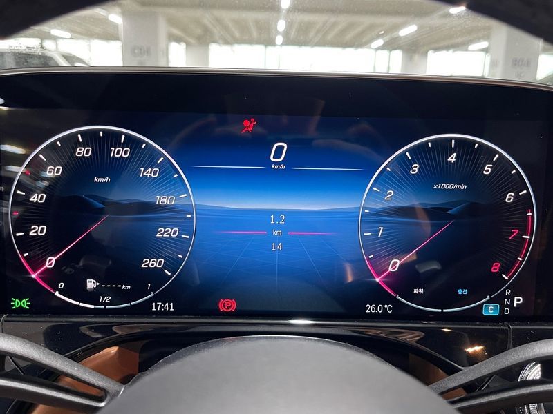 2026 Mercedes-Benz E-Class E300 4MATIC AMG Line photo 10
