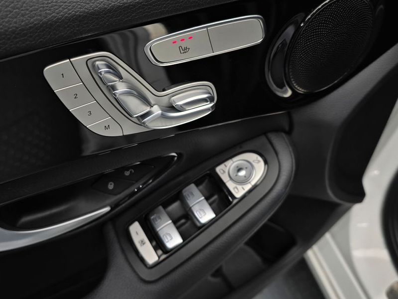 2017 Mercedes-Benz C-Class C200 photo 17
