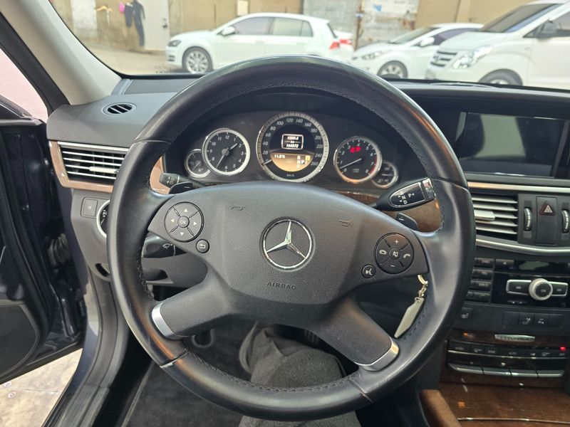 2012 Mercedes-Benz E-Class E300 Elegance photo 8