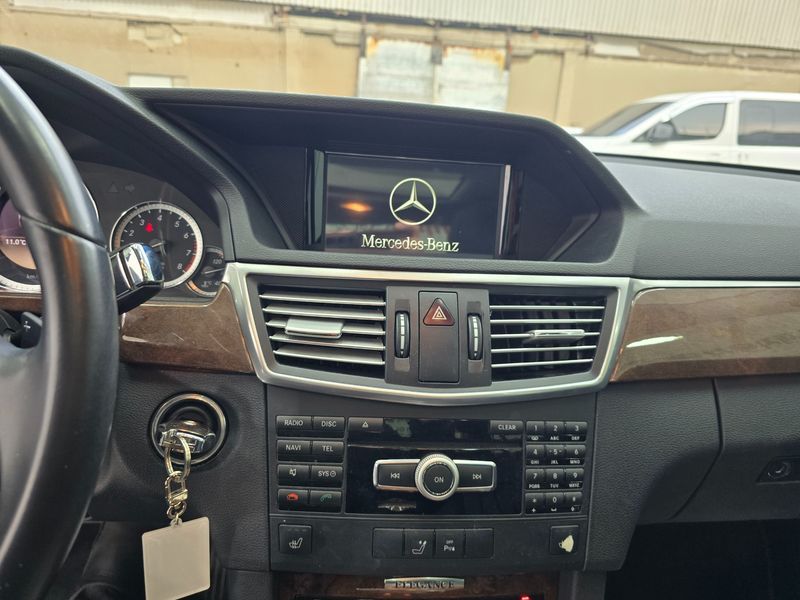 2012 Mercedes-Benz E-Class E300 Elegance photo 9