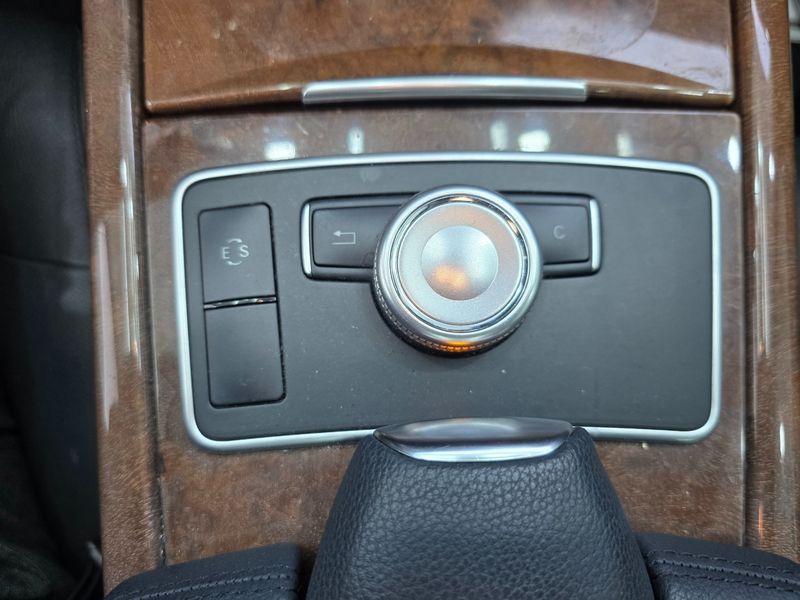 2012 Mercedes-Benz E-Class E300 Elegance photo 10