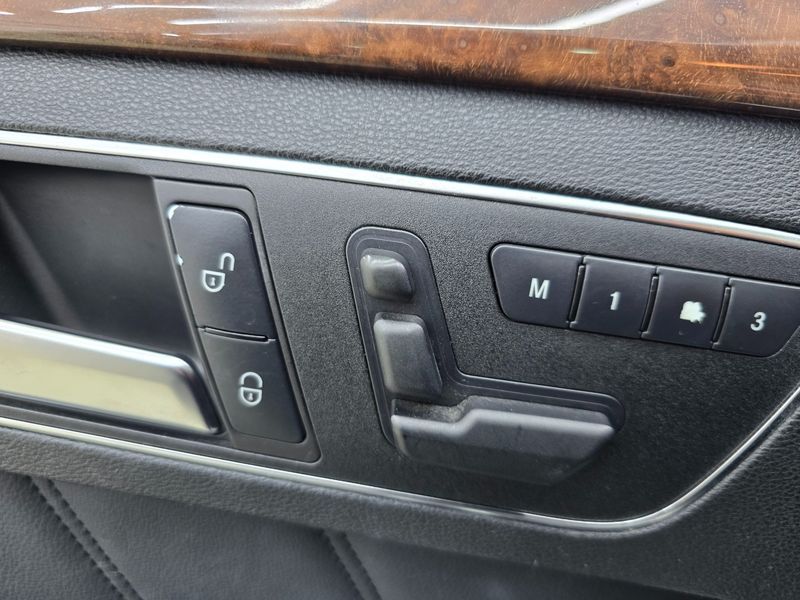 2012 Mercedes-Benz E-Class E300 Elegance photo 11