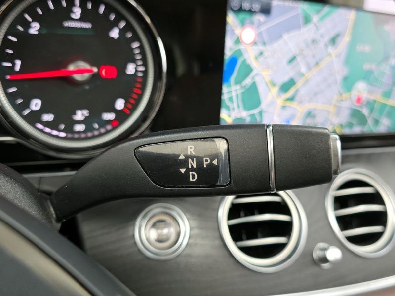2017 Mercedes-Benz E-Class E220d Avantgarde photo 9