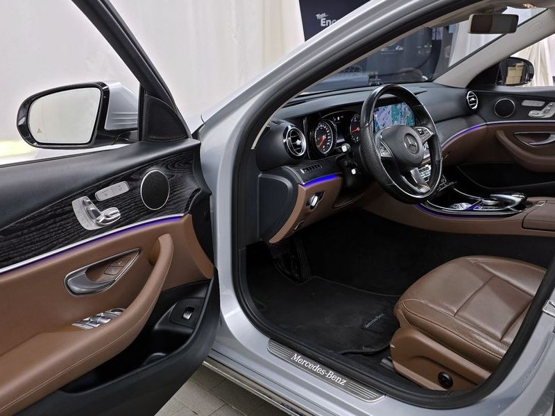 2017 Mercedes-Benz E-Class E220d Avantgarde photo 10
