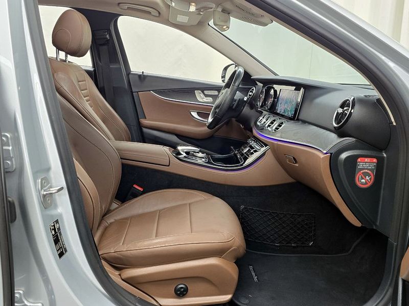 2017 Mercedes-Benz E-Class E220d Avantgarde photo 11