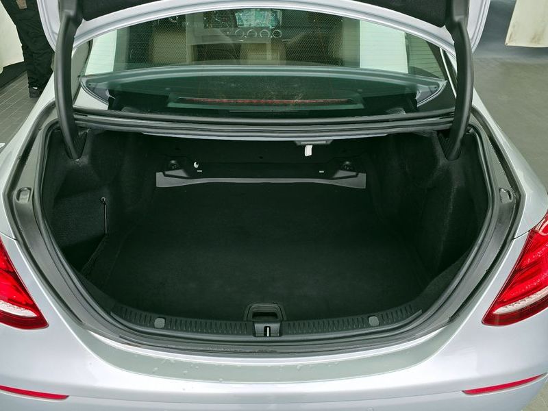 2017 Mercedes-Benz E-Class E220d Avantgarde photo 20