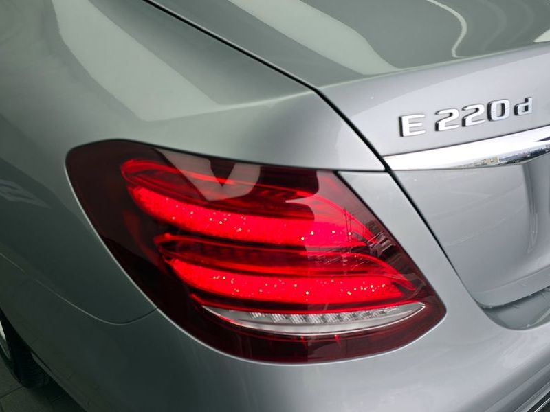 2017 Mercedes-Benz E-Class E220d Avantgarde photo 23