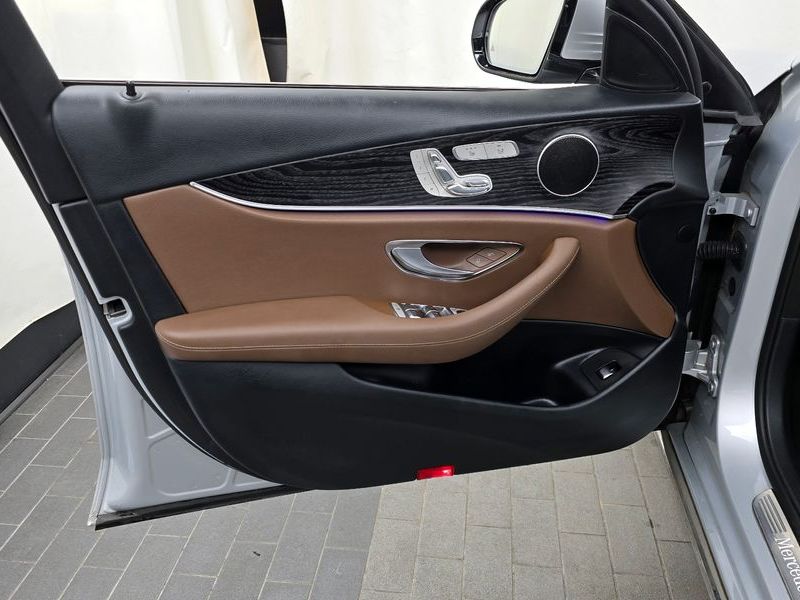 2017 Mercedes-Benz E-Class E220d Avantgarde photo 24