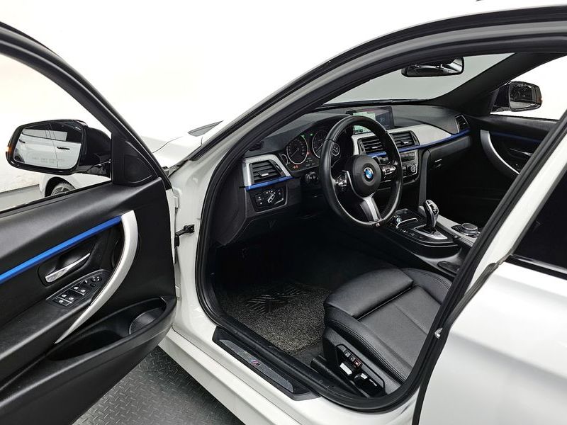 2017 BMW 3 Series 320i M Sport photo 11