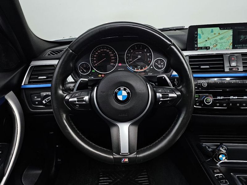2017 BMW 3 Series 320i M Sport photo 13