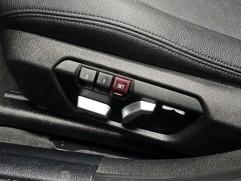 2017 BMW 3 Series 320i M Sport photo 20