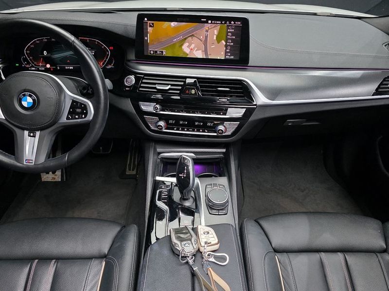 2022 BMW 5 Series 520i M Sport photo 7