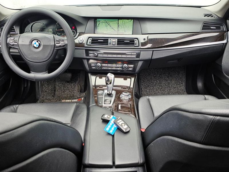 2013 BMW 5 Series 520d photo 7