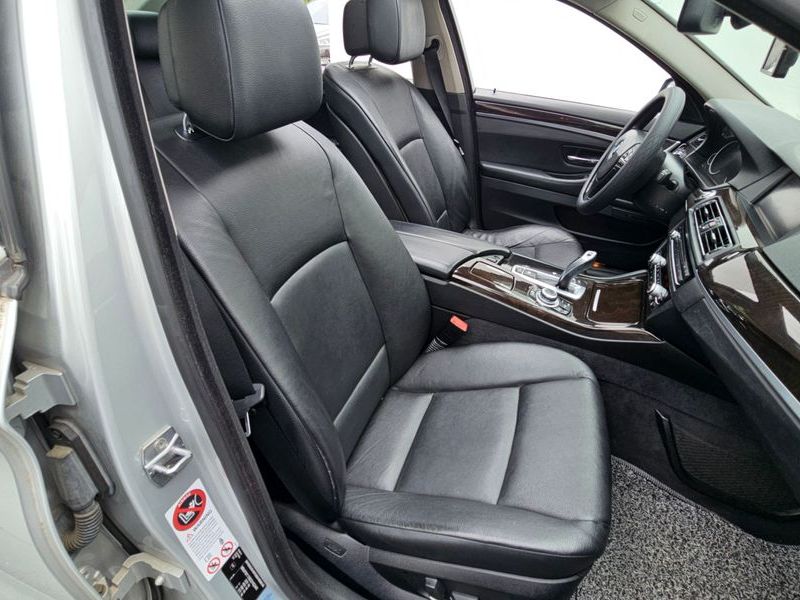 2013 BMW 5 Series 520d photo 18