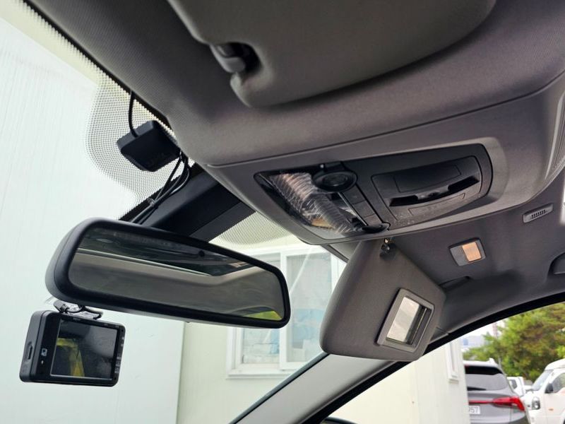2013 BMW 5 Series 520d photo 19