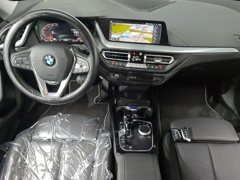 2023 BMW 2 Series 220i Sport photo 7