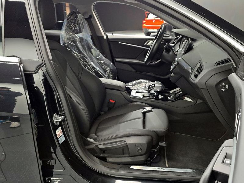2023 BMW 2 Series 220i Sport photo 11