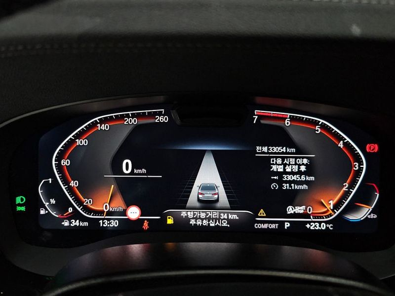 2023 BMW 5 Series 520i Luxury photo 8