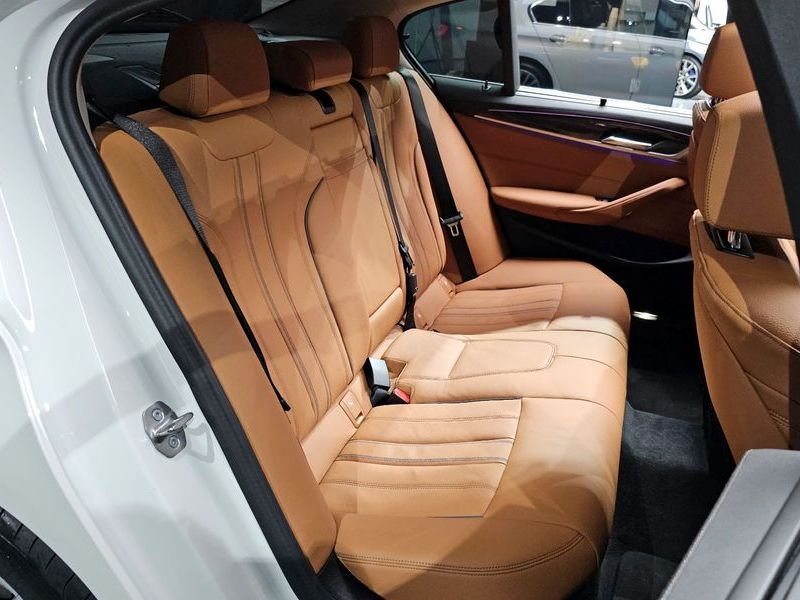 2023 BMW 5 Series 520i Luxury photo 11