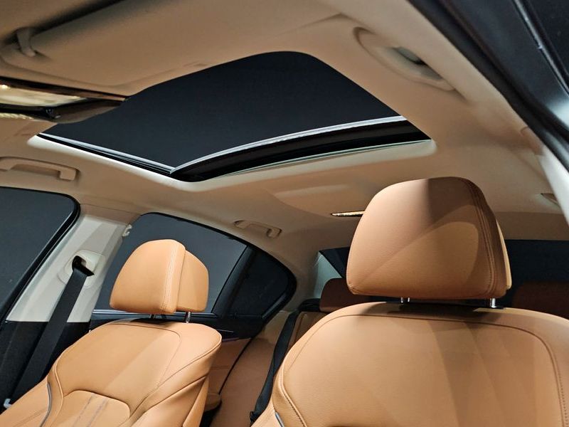 2023 BMW 5 Series 520i Luxury photo 18