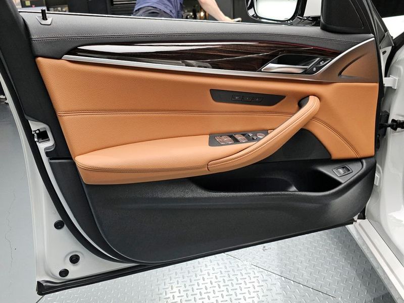 2023 BMW 5 Series 520i Luxury photo 24
