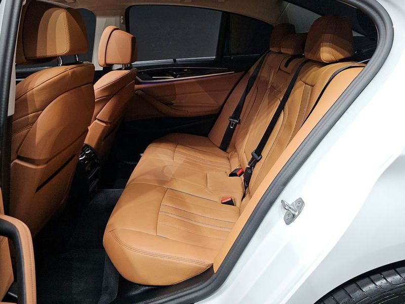 2023 BMW 5 Series 520i Luxury photo 26