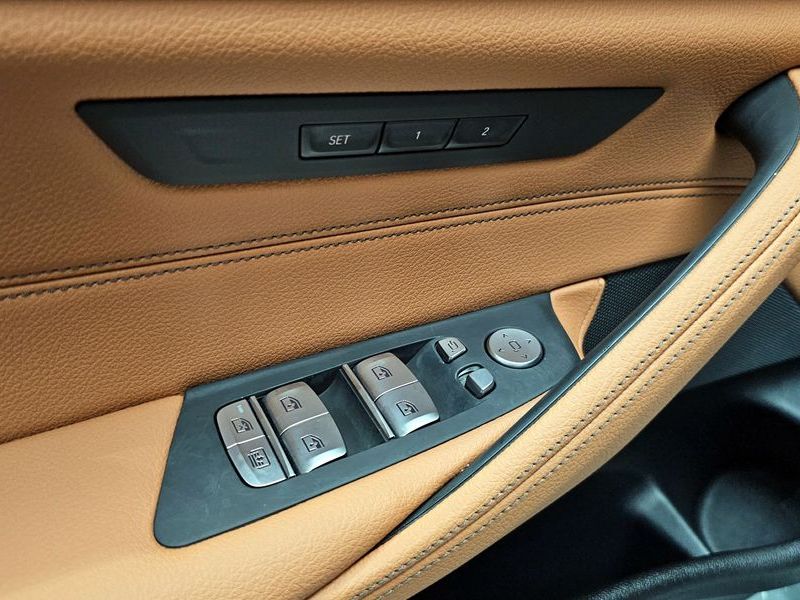 2023 BMW 5 Series 520i Luxury photo 28