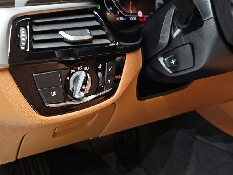 2023 BMW 5 Series 520i Luxury photo 30