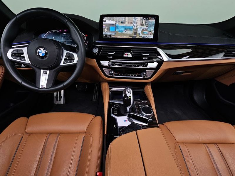 2022 BMW 5 Series 520i M Sport photo 7