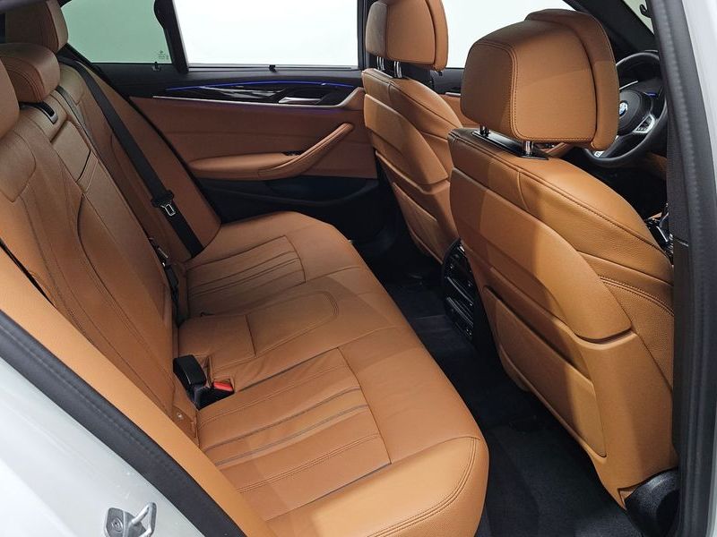 2022 BMW 5 Series 520i M Sport photo 12