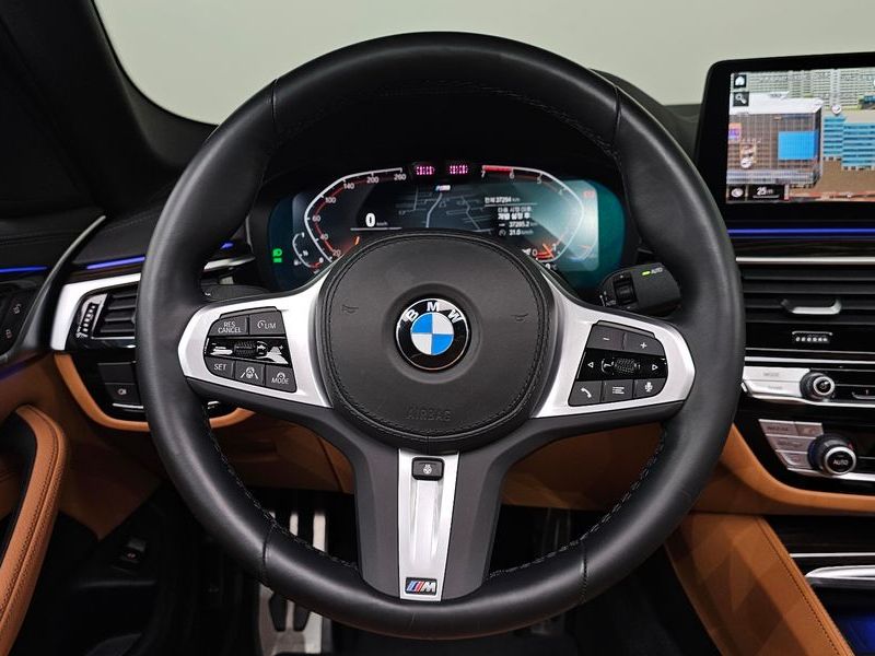 2022 BMW 5 Series 520i M Sport photo 13
