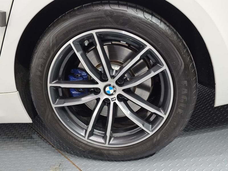 2022 BMW 5 Series 520i M Sport photo 21