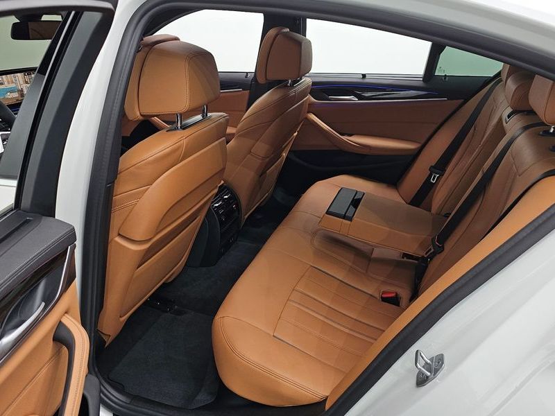 2022 BMW 5 Series 520i M Sport photo 26
