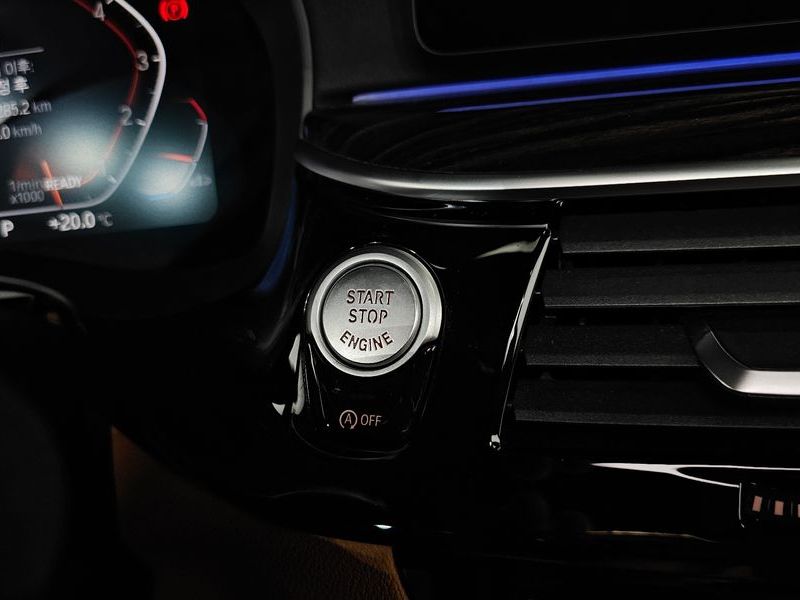 2022 BMW 5 Series 520i M Sport photo 27
