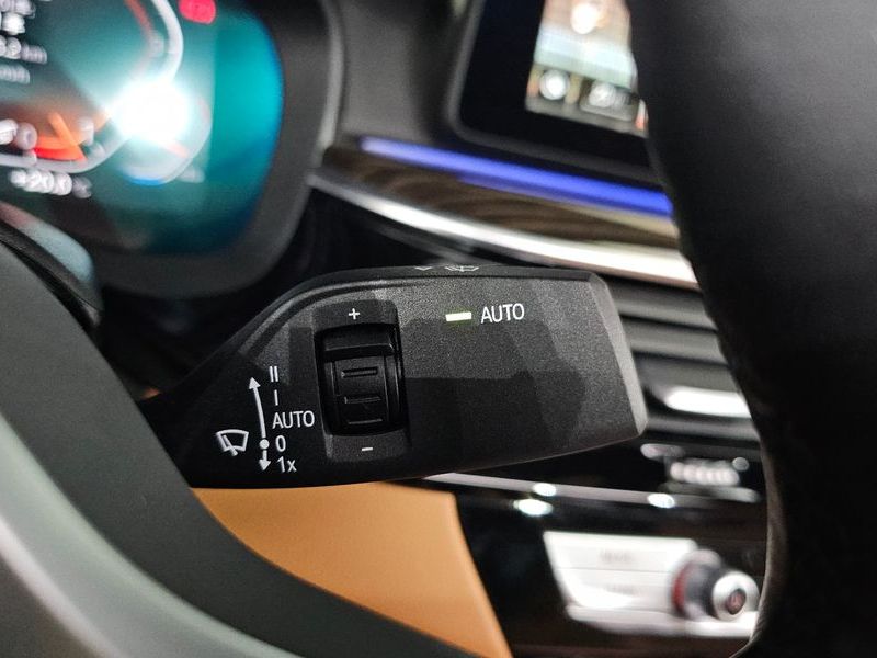 2022 BMW 5 Series 520i M Sport photo 28