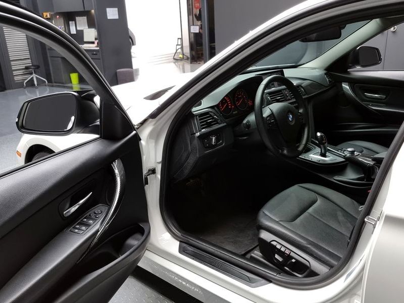 2013 BMW 3 Series 328i photo 10