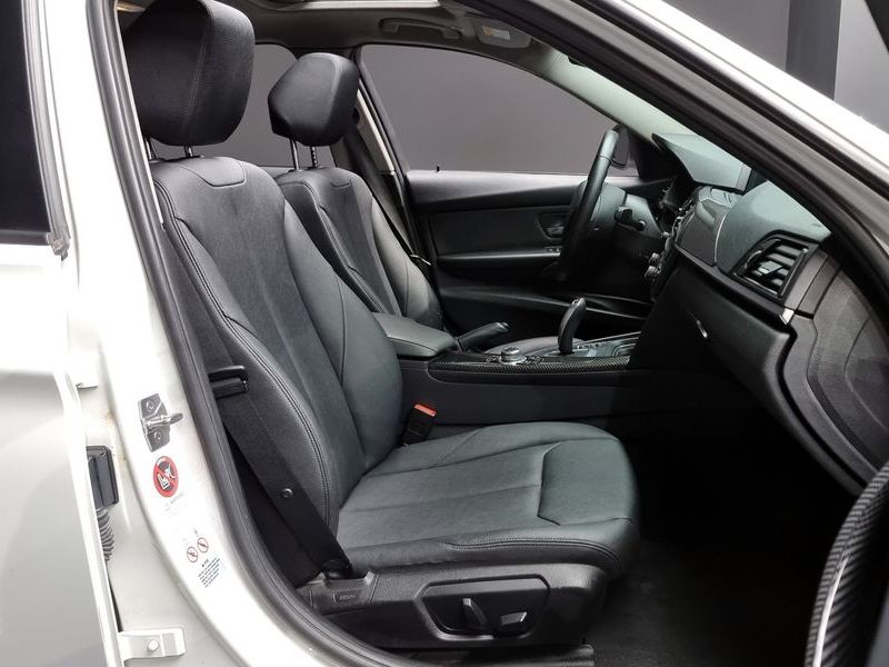 2013 BMW 3 Series 328i photo 11