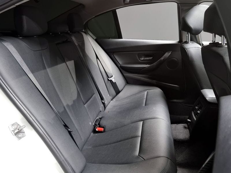 2013 BMW 3 Series 328i photo 12