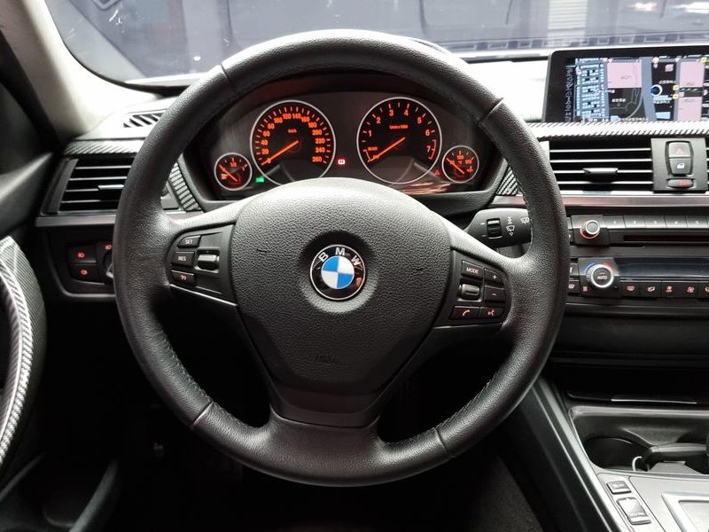2013 BMW 3 Series 328i photo 13