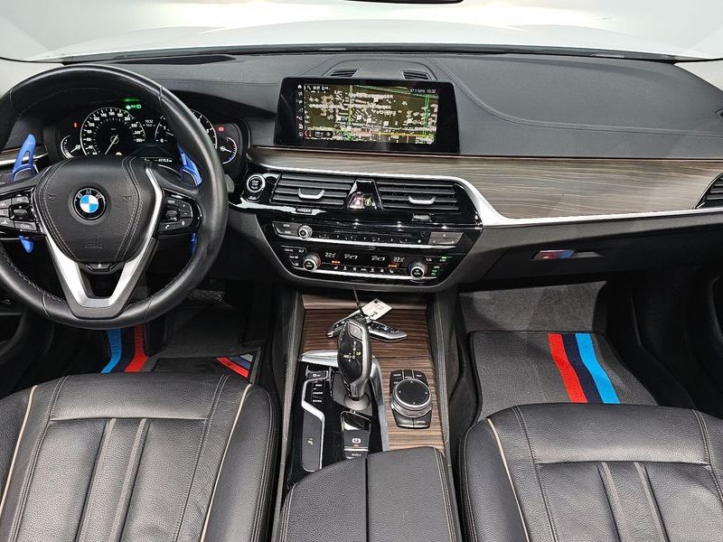 2019 BMW 5 Series 530i Luxury Plus photo 7