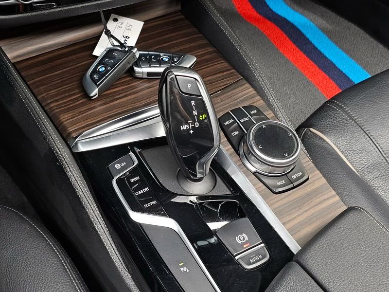 2019 BMW 5 Series 530i Luxury Plus photo 9