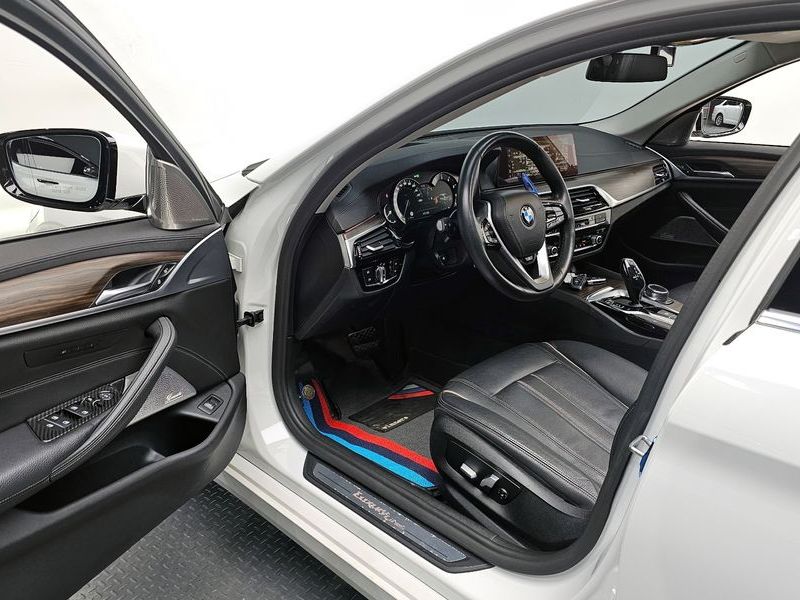 2019 BMW 5 Series 530i Luxury Plus photo 10
