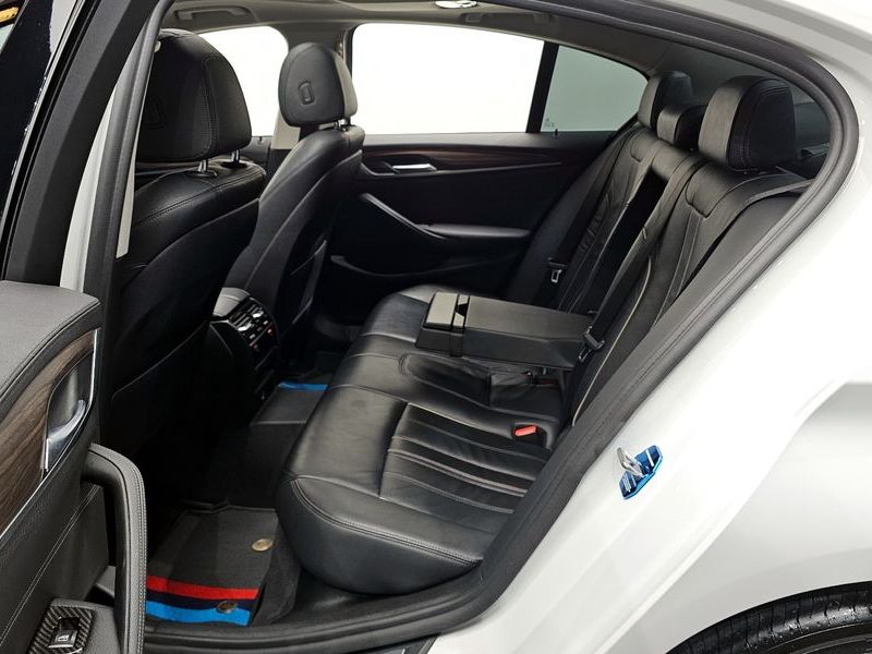 2019 BMW 5 Series 530i Luxury Plus photo 11