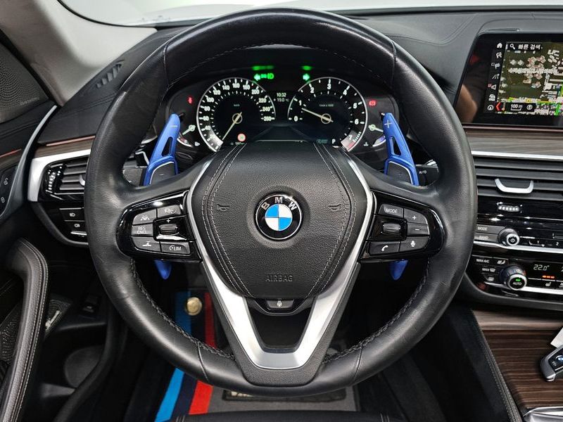 2019 BMW 5 Series 530i Luxury Plus photo 12